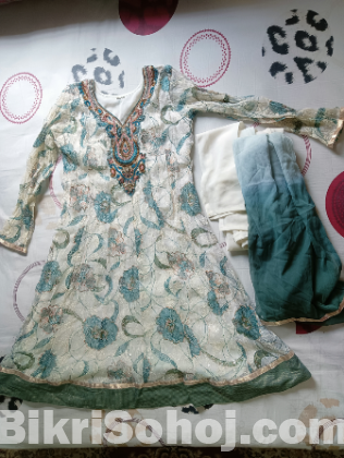 সাদা লং গাউন